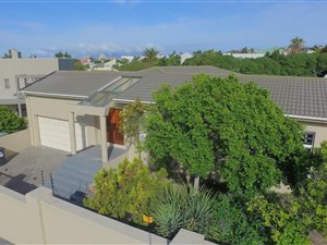 3 Bed House in West Beach