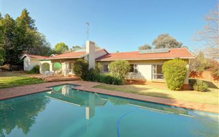4 Bedroom House in Bryanbrink
