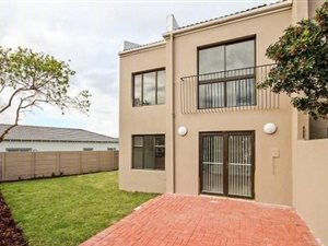 3 Bedroom Townhouse in Tableview