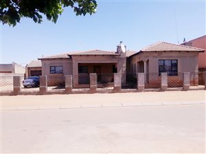 3 Bed House in Monaheng