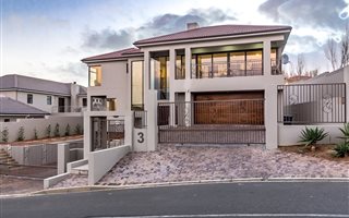 4 Bedroom House in Van Riebeeckshof