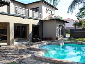 5 Bed House in Ruimsig Country Estate