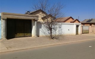 2 Bedroom House in Bram Fisherville