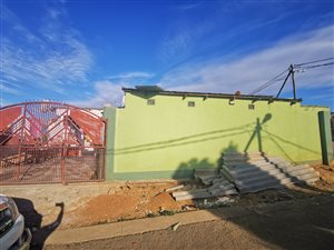 11 Bed House in Cosmo City