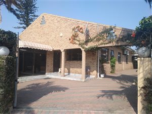 5 Bed House in Clare Hills