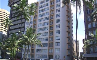 Bachelor apartment in Esplanade