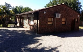 200 m² Office Space in Charlo