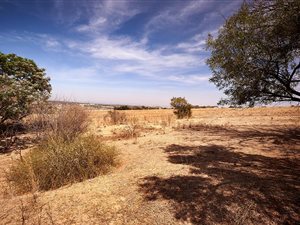 8.5 ha Land available in Blue Hills
