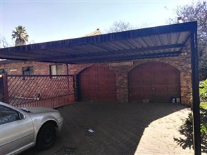4 Bed House in Helikon Park