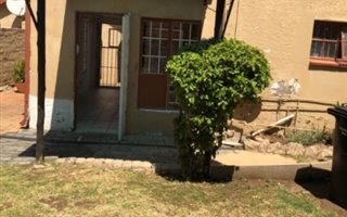 3 Bedroom Garden Cottage in Lilianton