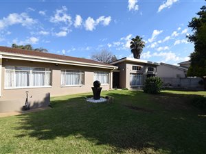 4 Bed House in Jim Fouche Park