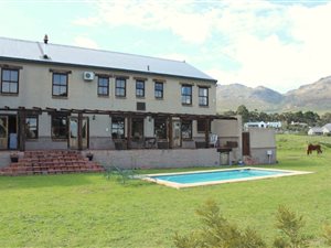 5 Bed House in High Riding Country Estate