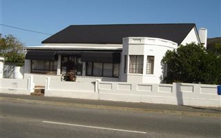212 m² Office Space in Bredasdorp