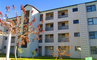 2 Bedroom Apartment in Carlswald Estate