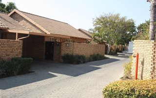 2 Bedroom House in Magalieskruin