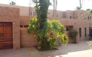 5 Bedroom House in Centurion Golf Estate