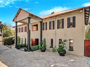 4 Bed House in River Club