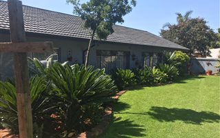 4 Bedroom House in Kanonkop