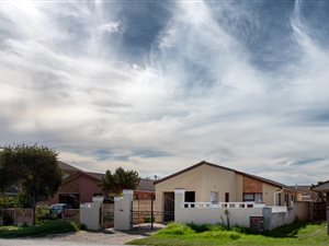 3 Bed House in New Macassar Village