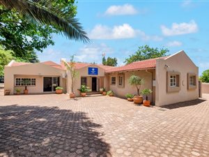 3 Bedroom House in Kensington B