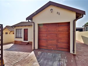 3 Bed House in Lotus Gardens