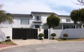 5 Bedroom House in Cutty Sark