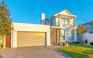 4 Bedroom House in Somerset West Central
