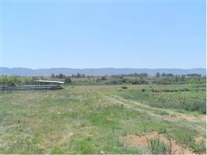 13.3 ha Farm in Hekpoort