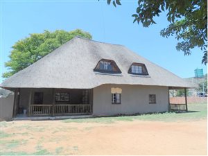 13.3 ha Farm in Hekpoort