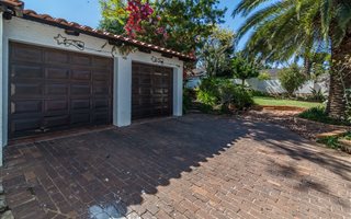 4 Bedroom House in Sundowner