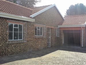 3 Bed House in Daggafontein
