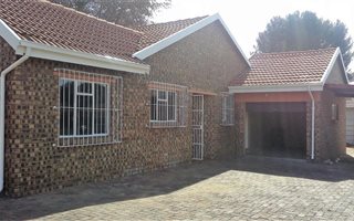 3 Bedroom House in Daggafontein