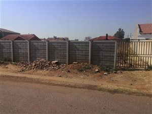 680 m² Land available in Lenasia