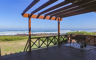 4 Bedroom House in Kini Bay