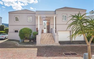 3 Bedroom House in Higgovale