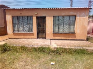 2 Bedroom House in Tembisa