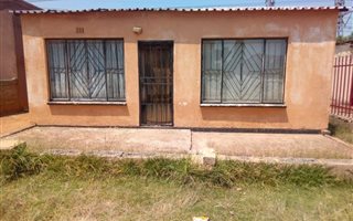 2 Bedroom House in Tembisa