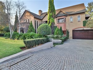 5 Bed House in Country Lane Estate