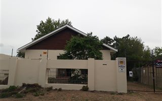 11 Bedroom House in Dennesig