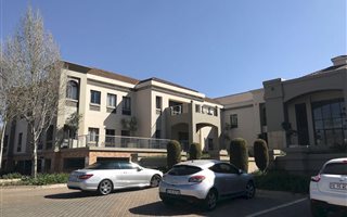 916 m² Commercial space in Bryanston