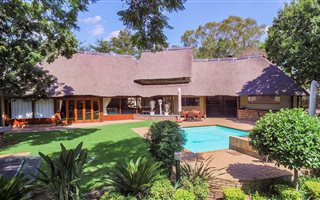 14 Bed, Bed and Breakfast in Lyttelton Manor