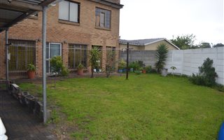 10 Bedroom House in Grassy Park