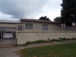 3 Bed House in Regents Park