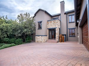 4 Bed House in Boardwalk