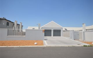 4 Bedroom House in Parklands North