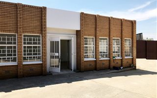 1950 m² Commercial space in Alrode