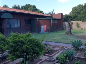 5 Bed House in Moregloed
