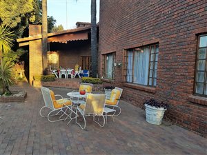 4 Bed House in Moret