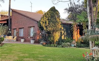 4 Bedroom House in Moret