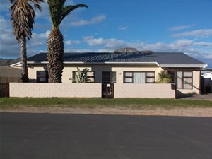 4 Bed House in Gansbaai and surrounds